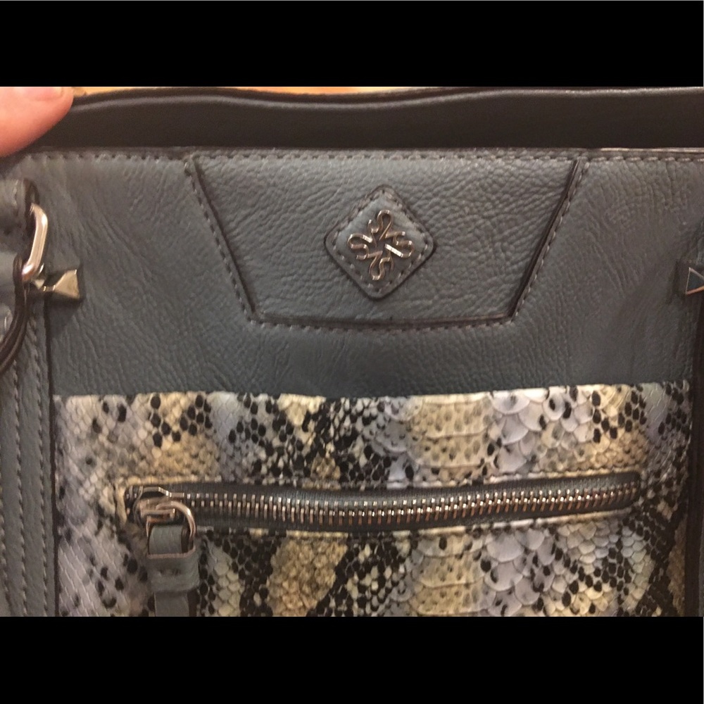 Simply Vera Sage snake satchel🌺❤️ - Picture 14 of 15